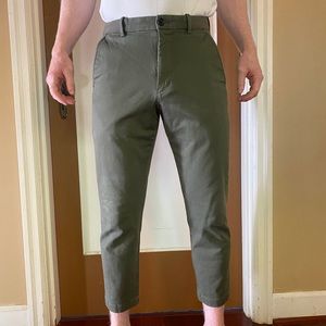 Uniqlo Men’s Green Khaki Cropped Pants